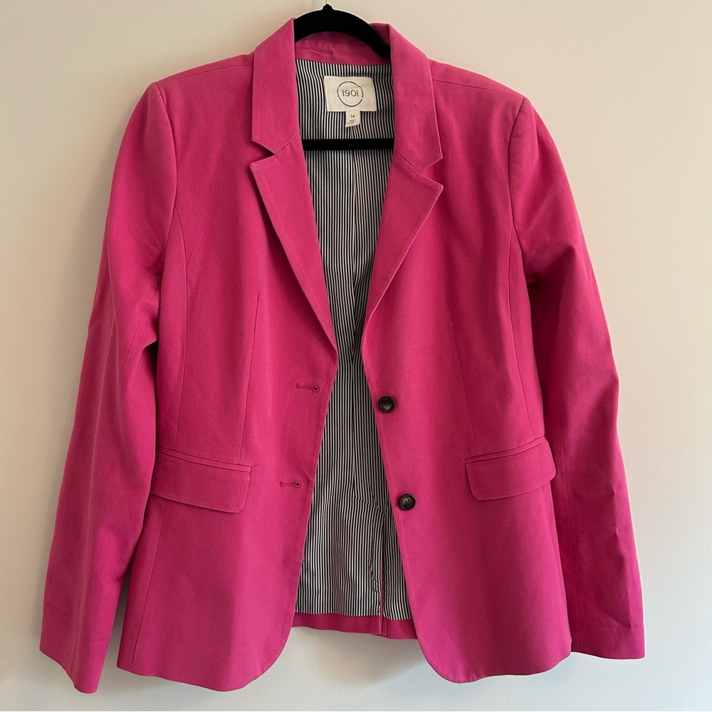 1901 Women's hot Pink stretch mid length Blazer w/black white liner size 14 GUC!
